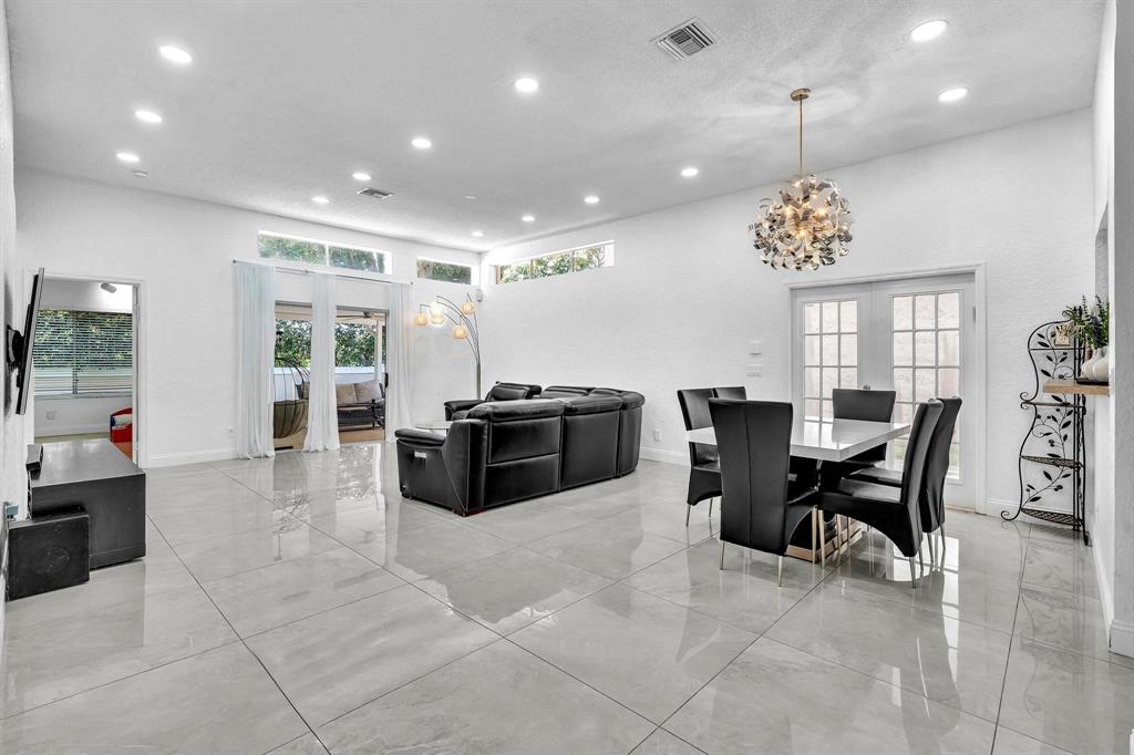 10180 NW 5th St Plantation, FL 33324-7056